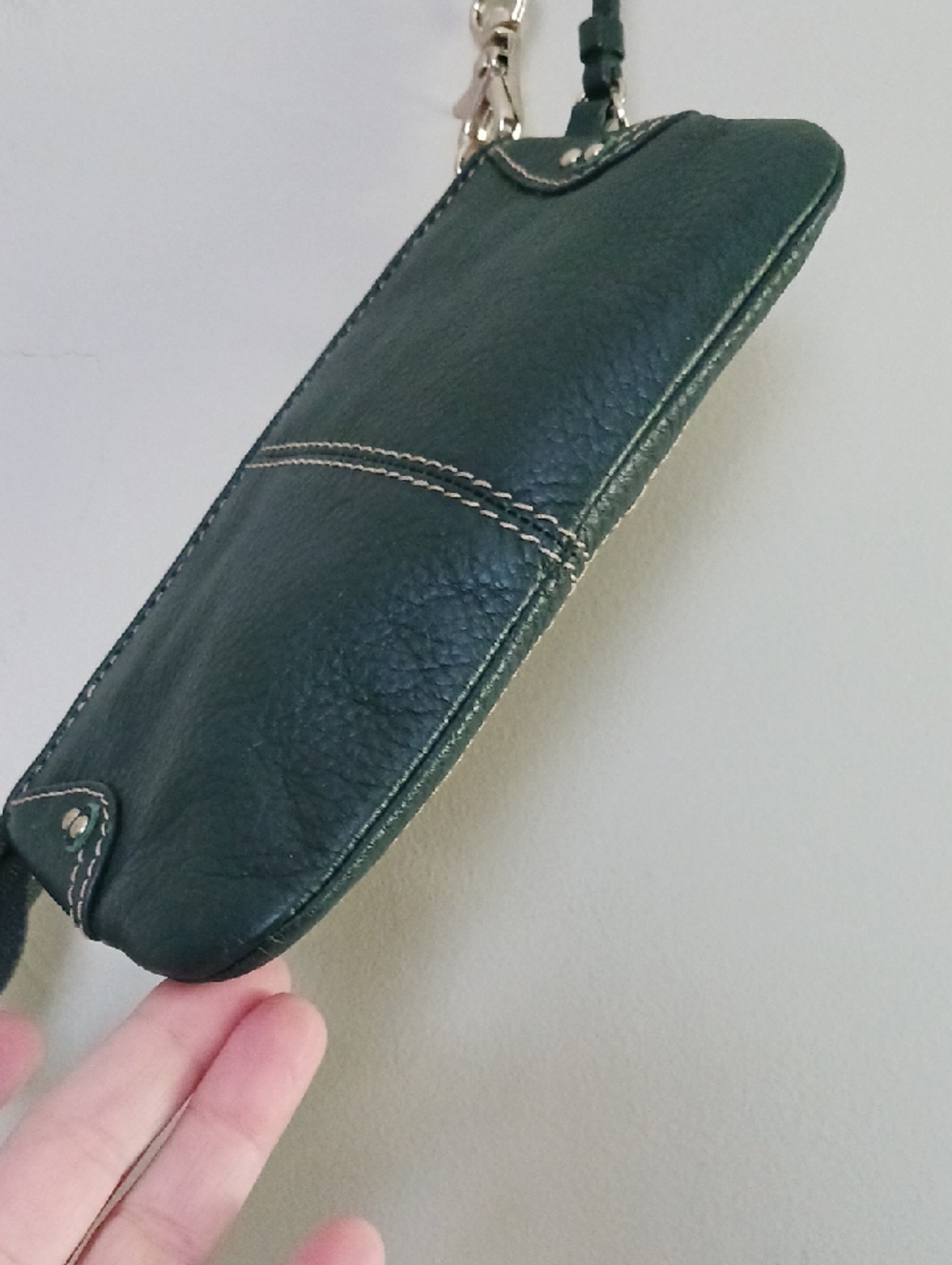 The Sak Green Leather Wristlet With Logo Charm - Picture 5 of 12